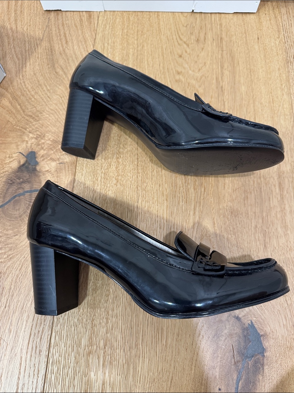 Bandolino Black Patent Leather Block Heel Penny Loafers Sz 7 barely worn w box - Picture 11 of 12